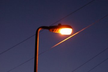 Jak i gdzie zgłosić awarię oświetlenia ulicznego? 