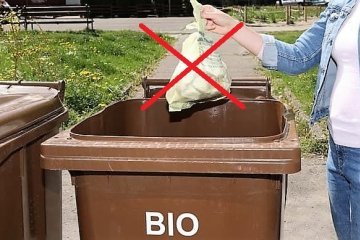 Odpady biodegradowalne do kubłów tylko luzem! 