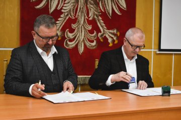 W Krostoszowicach i Gołkowicach powstaną kolejne odcinki kanalizacji sanitarnej. Umowa podpisana